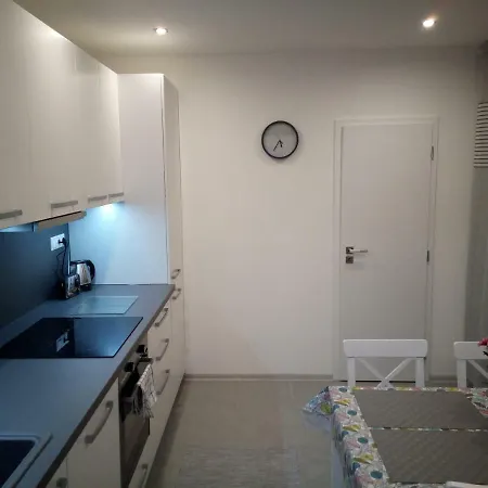 Dvojizbovy Byt, Apartmán *